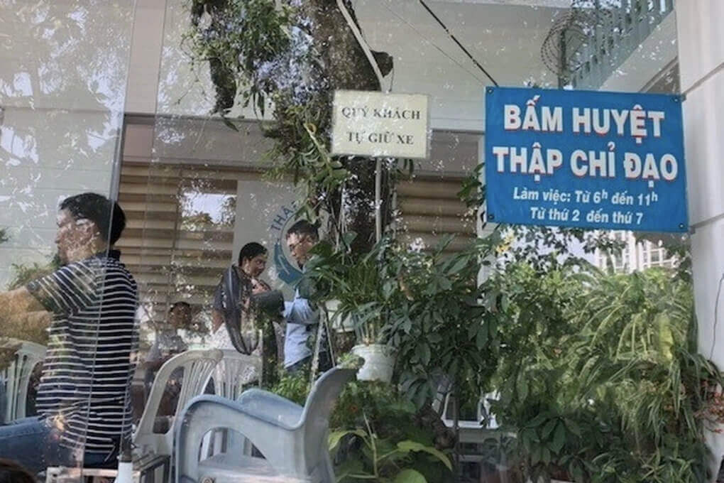 Thầy kha "bấm huyệt thập chỉ đạo" bị xử phạt vì sai phạm y tế